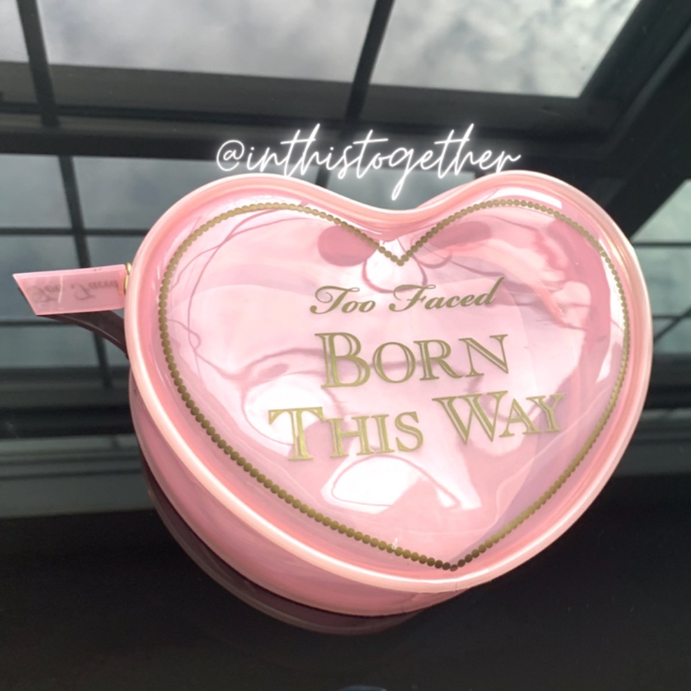 🎉HP! ✨3/$30 💞 Too Faced Born This Way Heart Makeup Bag - Picture 3 of 9